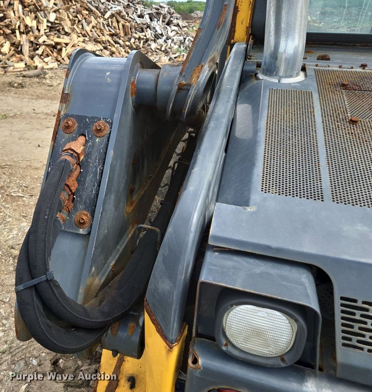 image for item EJ7172 2017 John Deere 324E skid steer loader