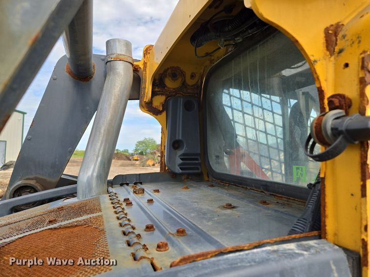 image for item EJ7172 2017 John Deere 324E skid steer loader