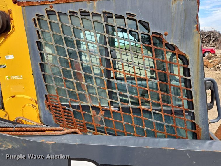 image for item EJ7172 2017 John Deere 324E skid steer loader