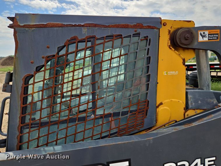 image for item EJ7172 2017 John Deere 324E skid steer loader