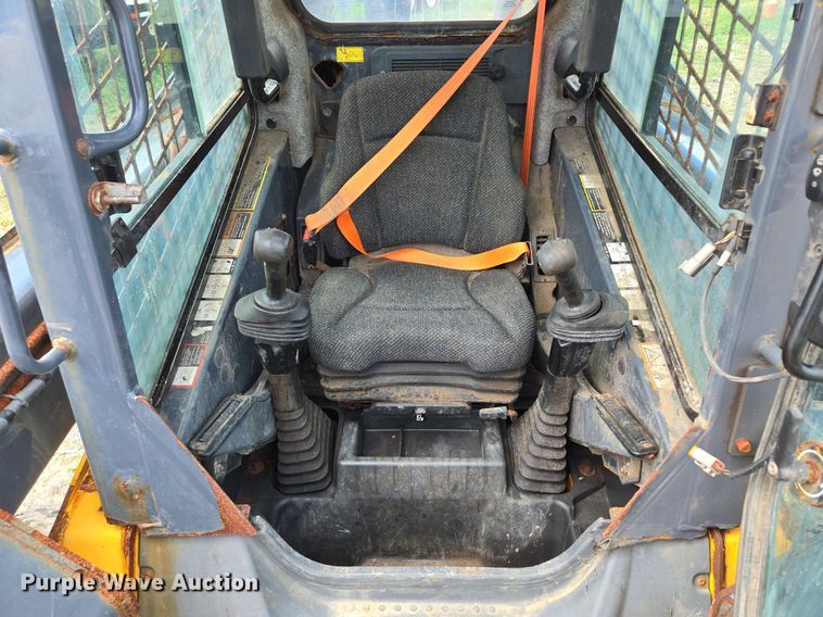 image for item EJ7172 2017 John Deere 324E skid steer loader