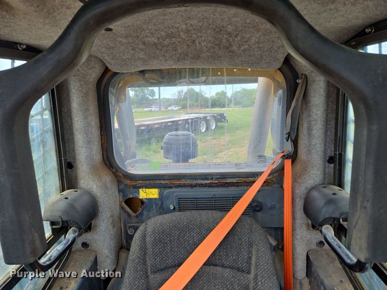 image for item EJ7172 2017 John Deere 324E skid steer loader