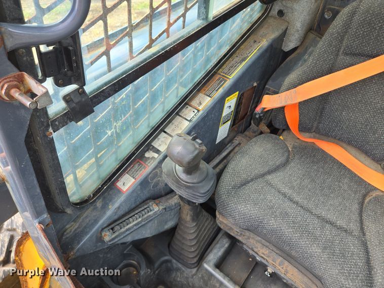 image for item EJ7172 2017 John Deere 324E skid steer loader