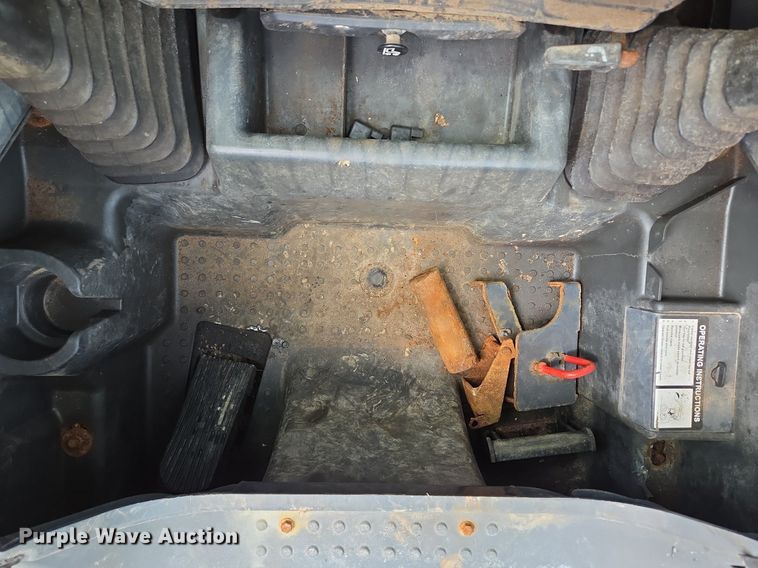 image for item EJ7172 2017 John Deere 324E skid steer loader