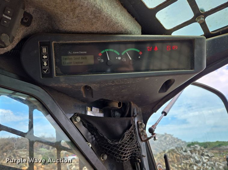 image for item EJ7172 2017 John Deere 324E skid steer loader