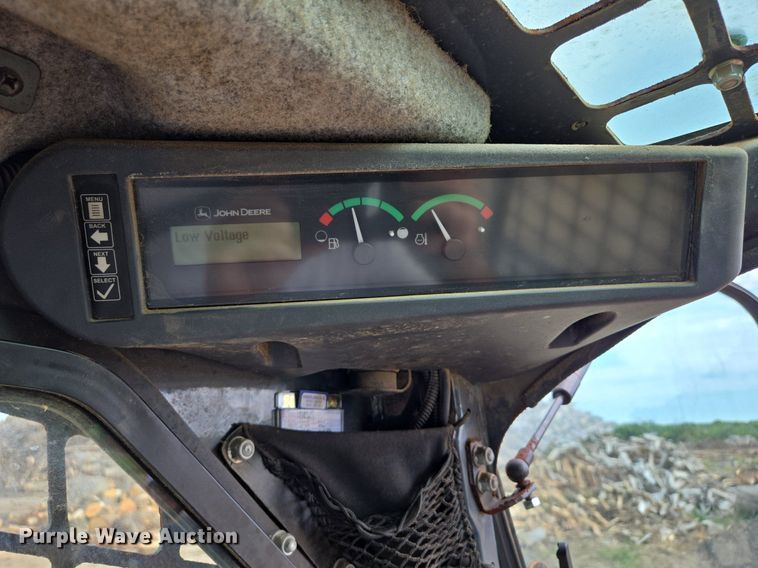 image for item EJ7172 2017 John Deere 324E skid steer loader