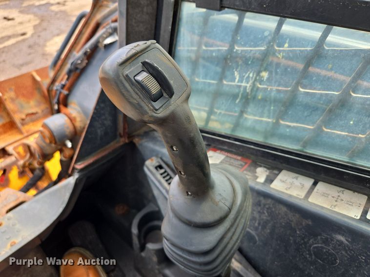 image for item EJ7172 2017 John Deere 324E skid steer loader