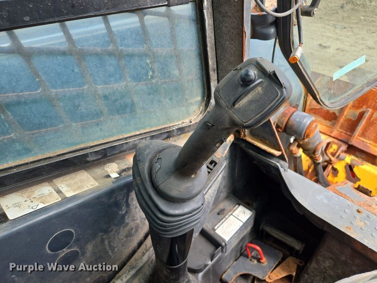 image for item EJ7172 2017 John Deere 324E skid steer loader