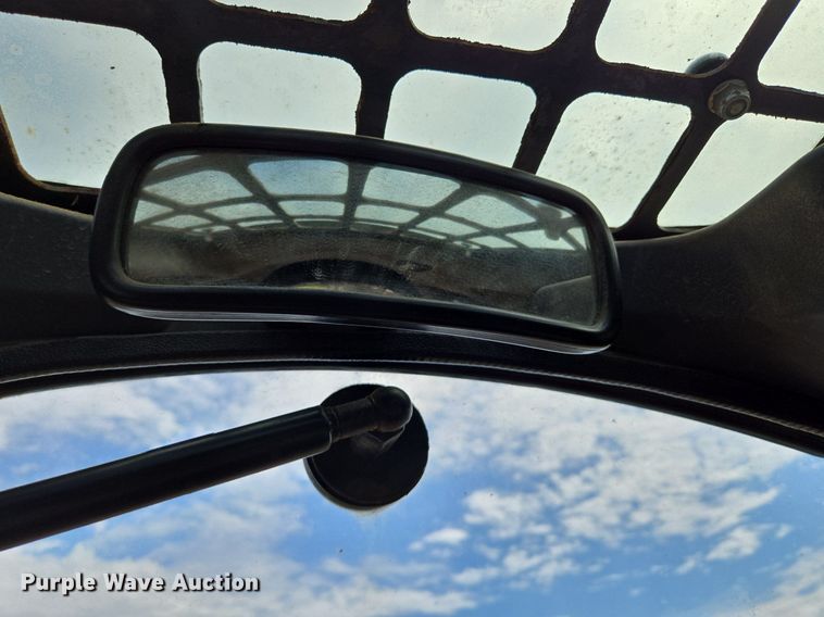 image for item EJ7172 2017 John Deere 324E skid steer loader