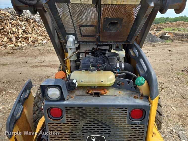 image for item EJ7172 2017 John Deere 324E skid steer loader
