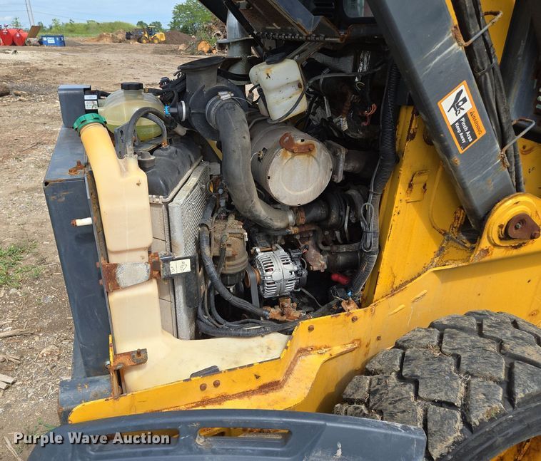 image for item EJ7172 2017 John Deere 324E skid steer loader