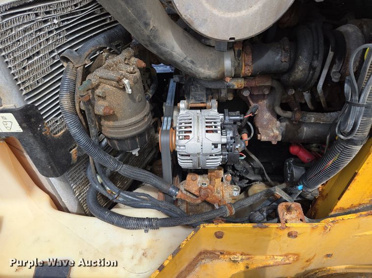 image for item EJ7172 2017 John Deere 324E skid steer loader