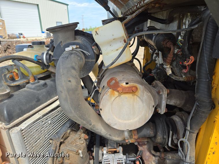 image for item EJ7172 2017 John Deere 324E skid steer loader