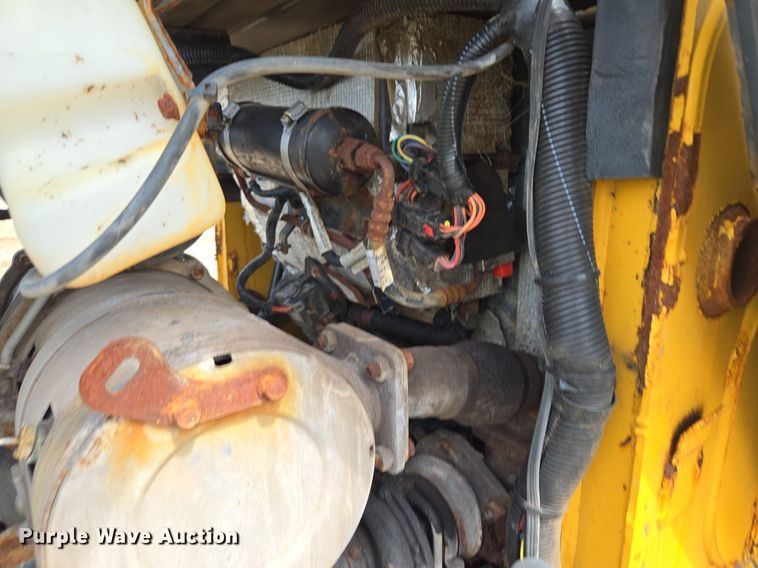 image for item EJ7172 2017 John Deere 324E skid steer loader