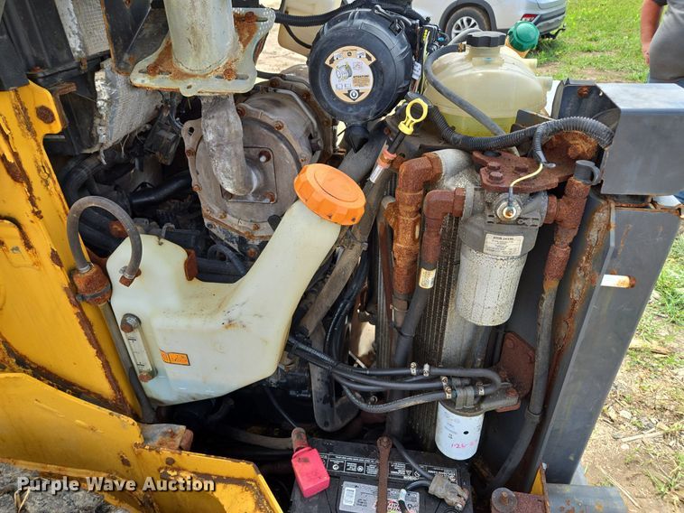 image for item EJ7172 2017 John Deere 324E skid steer loader