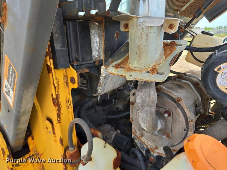 image for item EJ7172 2017 John Deere 324E skid steer loader