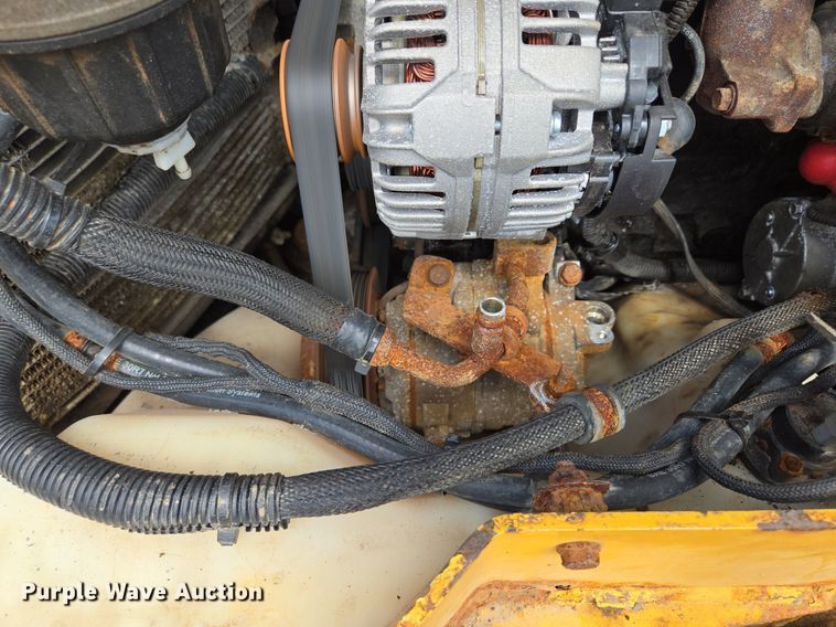 image for item EJ7172 2017 John Deere 324E skid steer loader