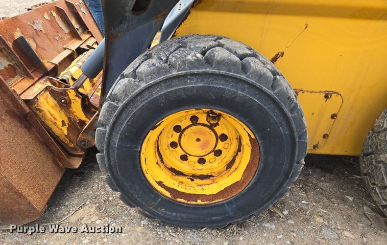 image for item EJ7172 2017 John Deere 324E skid steer loader