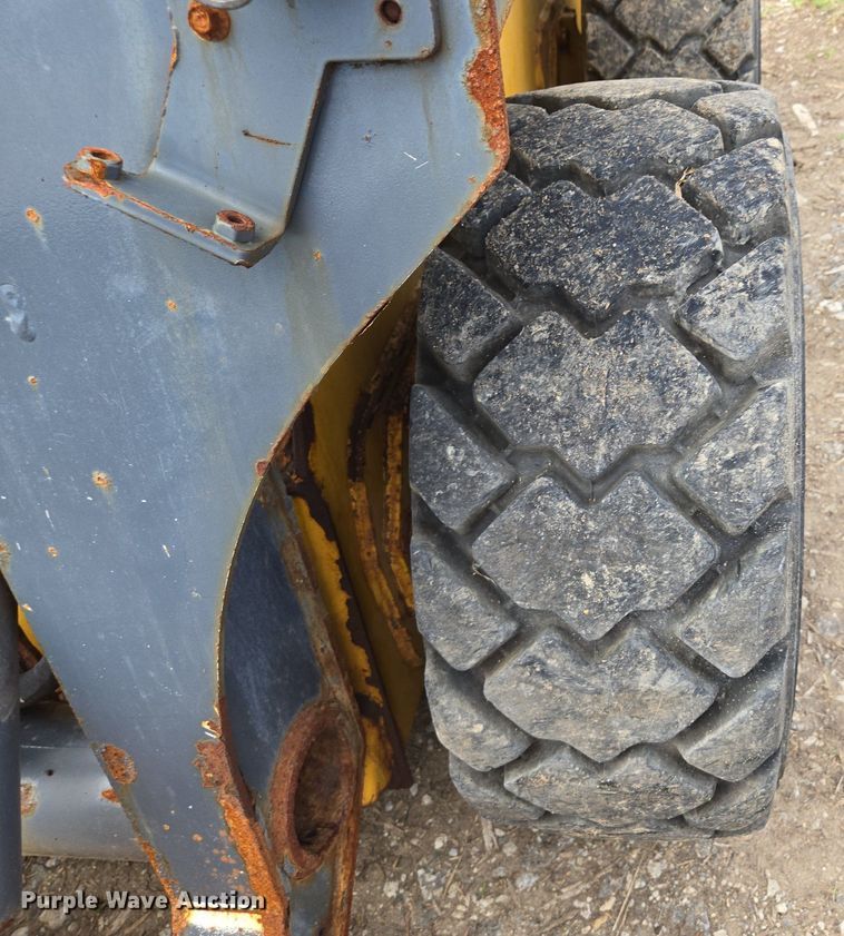 image for item EJ7172 2017 John Deere 324E skid steer loader