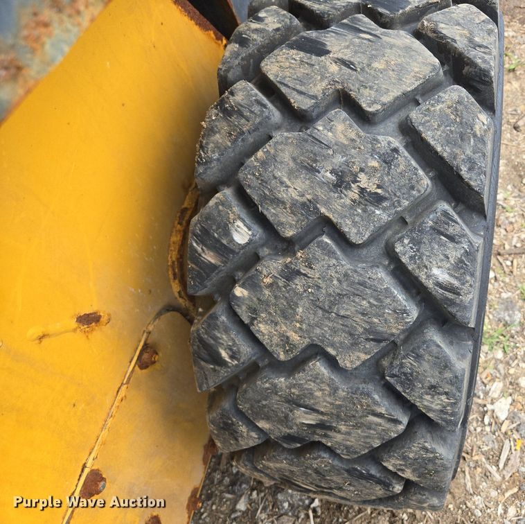 image for item EJ7172 2017 John Deere 324E skid steer loader