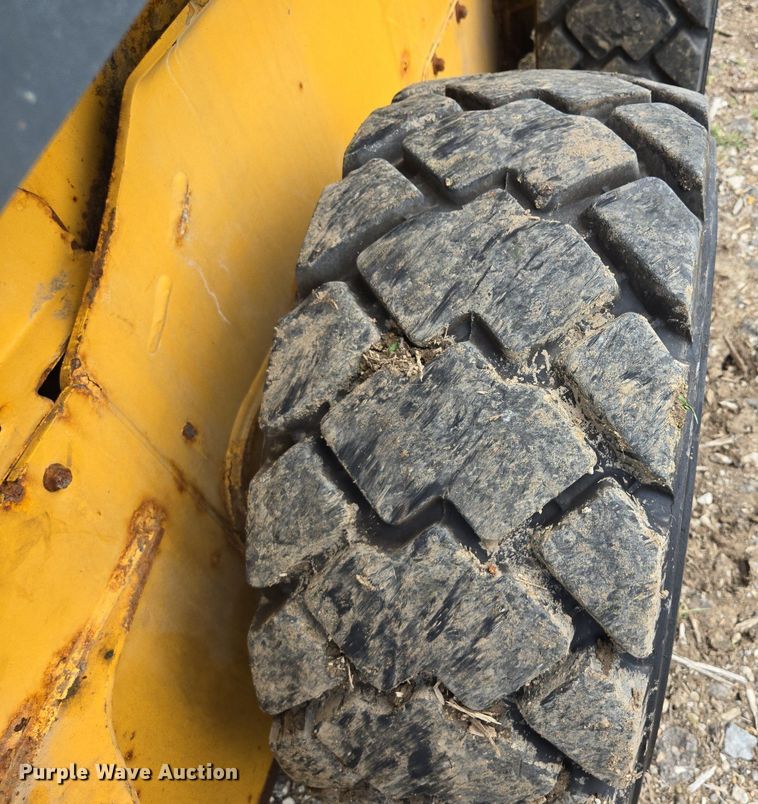 image for item EJ7172 2017 John Deere 324E skid steer loader