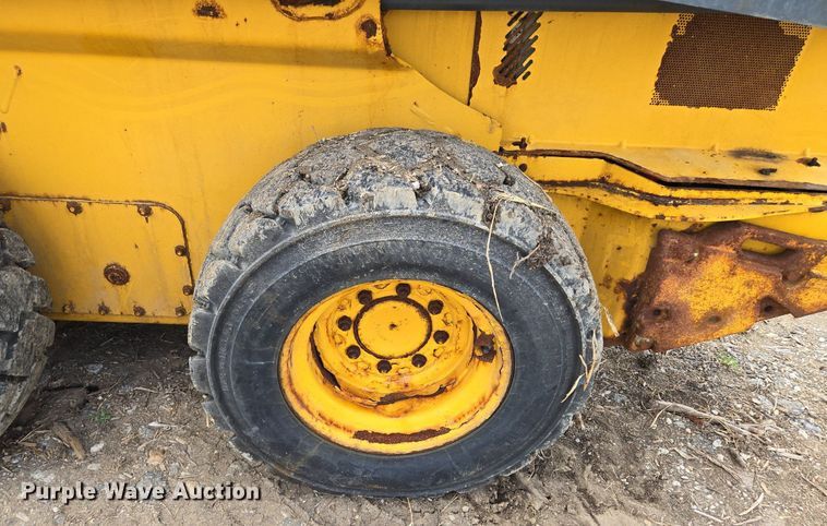 image for item EJ7172 2017 John Deere 324E skid steer loader