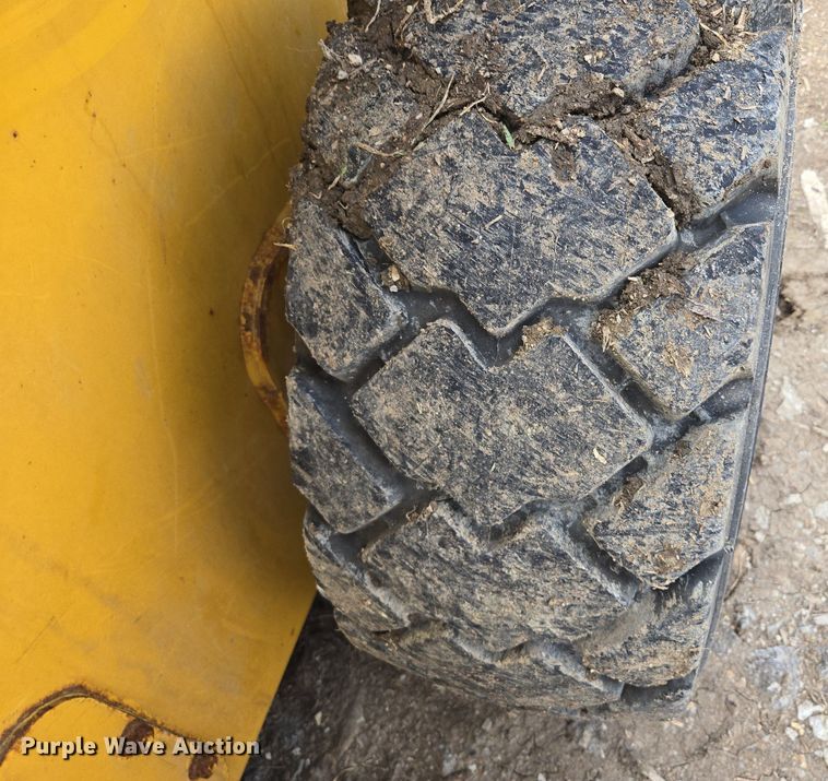 image for item EJ7172 2017 John Deere 324E skid steer loader