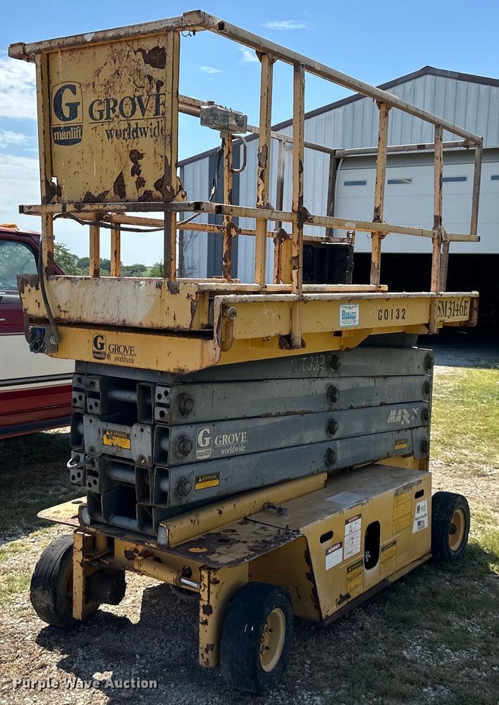 image for item EJ7210 1993 Grove SM3146E scissor lift