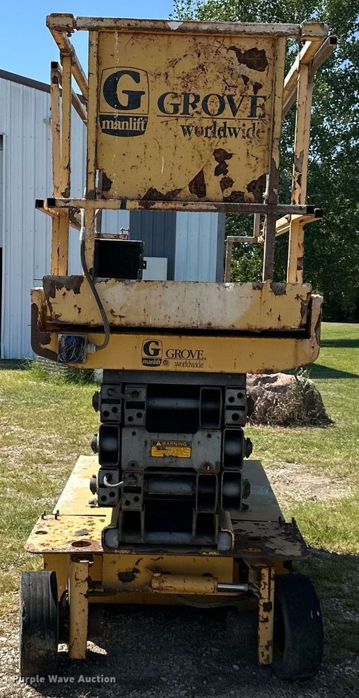 image for item EJ7210 1993 Grove SM3146E scissor lift