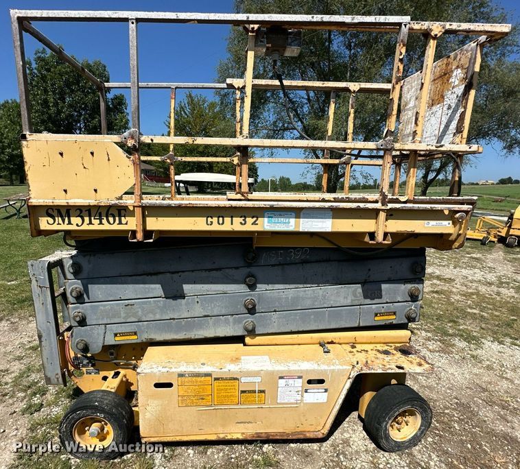 image for item EJ7210 1993 Grove SM3146E scissor lift