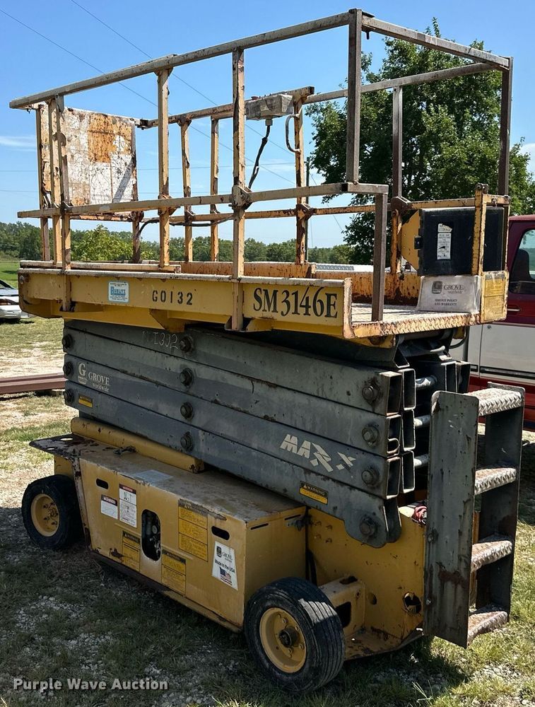 image for item EJ7210 1993 Grove SM3146E scissor lift