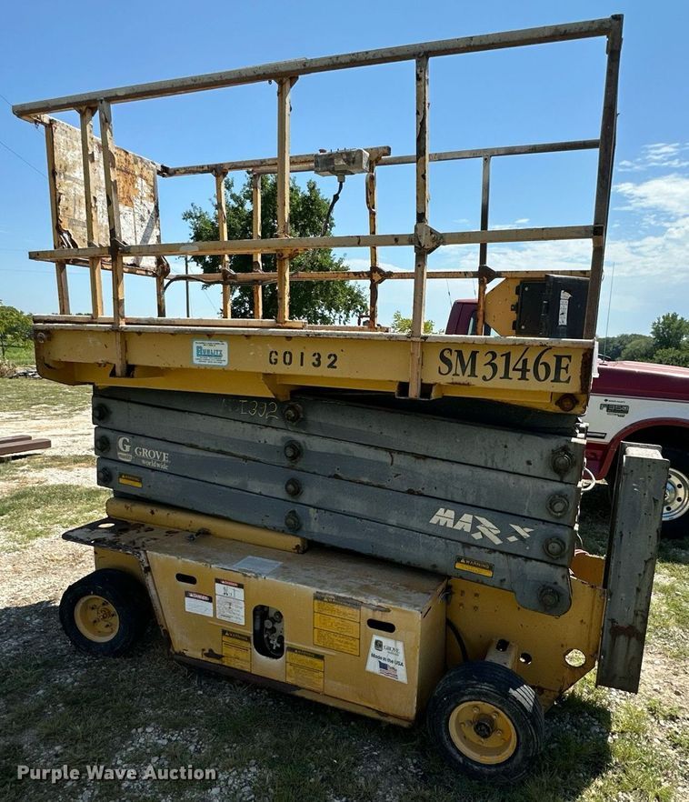 image for item EJ7210 1993 Grove SM3146E scissor lift