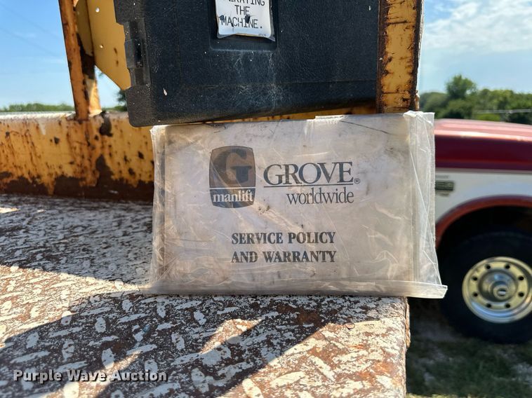 image for item EJ7210 1993 Grove SM3146E scissor lift