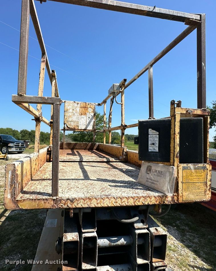 image for item EJ7210 1993 Grove SM3146E scissor lift