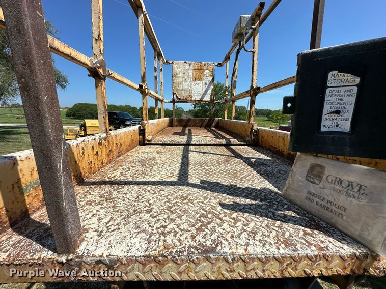 image for item EJ7210 1993 Grove SM3146E scissor lift