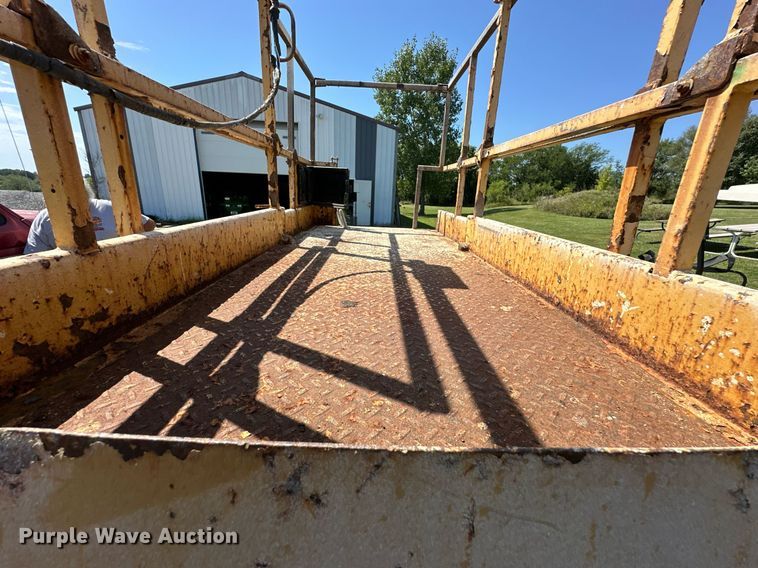 image for item EJ7210 1993 Grove SM3146E scissor lift