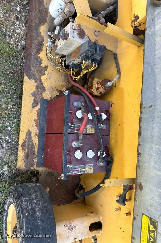 image for item EJ7210 1993 Grove SM3146E scissor lift