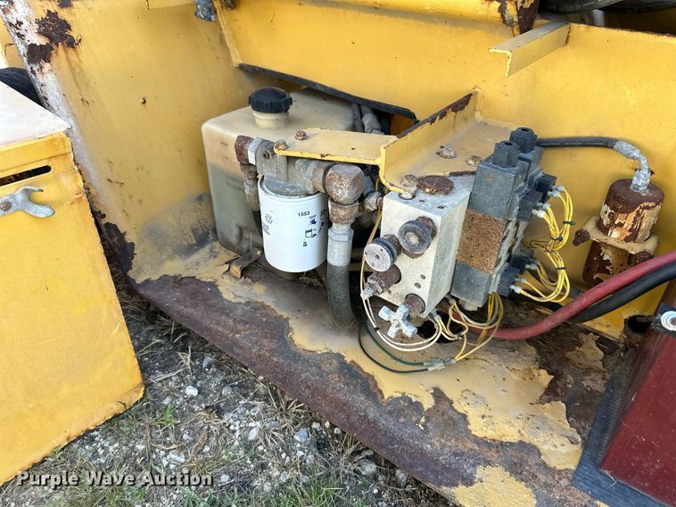 image for item EJ7210 1993 Grove SM3146E scissor lift