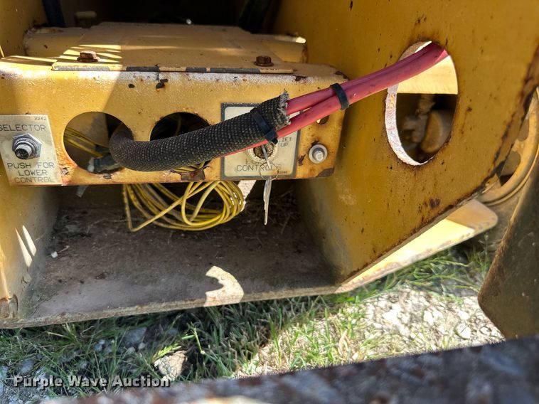 image for item EJ7210 1993 Grove SM3146E scissor lift