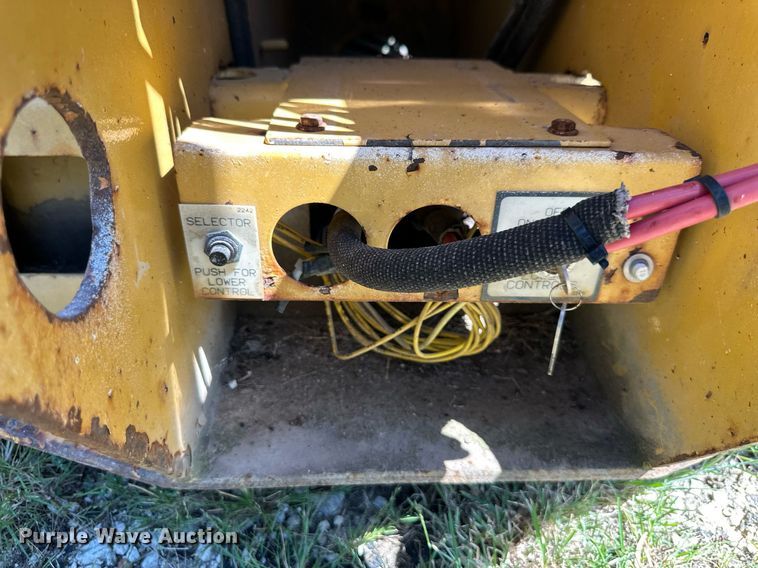 image for item EJ7210 1993 Grove SM3146E scissor lift