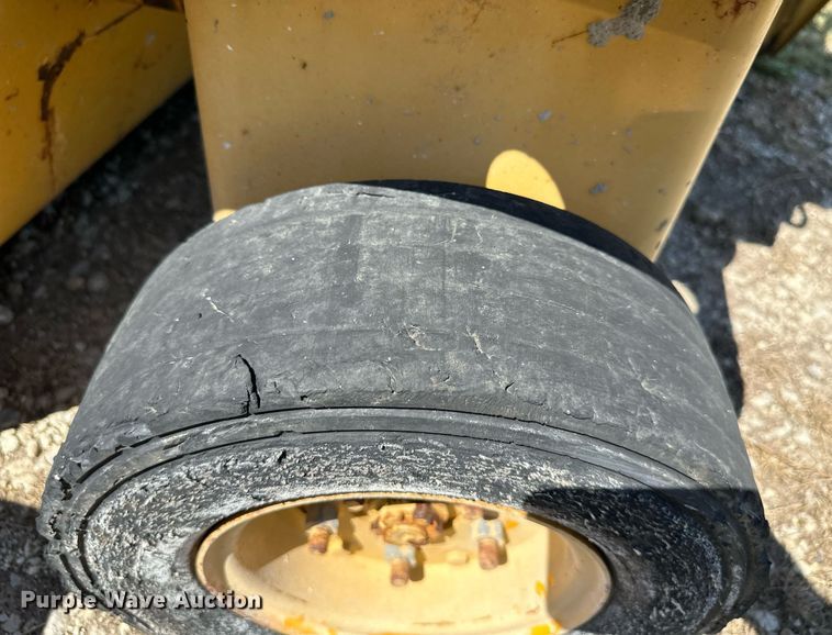 image for item EJ7210 1993 Grove SM3146E scissor lift