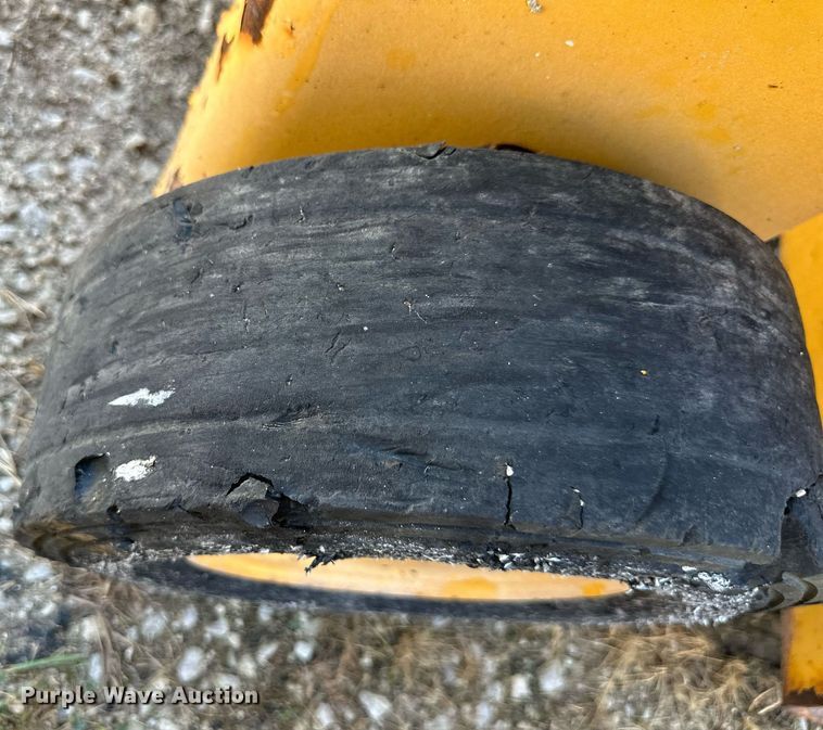 image for item EJ7210 1993 Grove SM3146E scissor lift