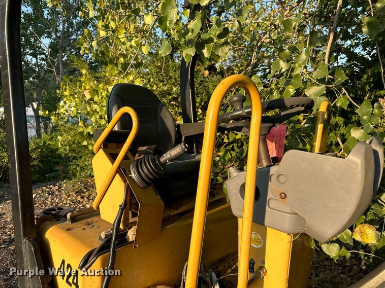 image for item EJ7212 2004 Caterpillar CB-224E double drum vibratory roller