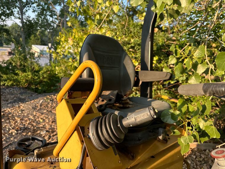 image for item EJ7212 2004 Caterpillar CB-224E double drum vibratory roller