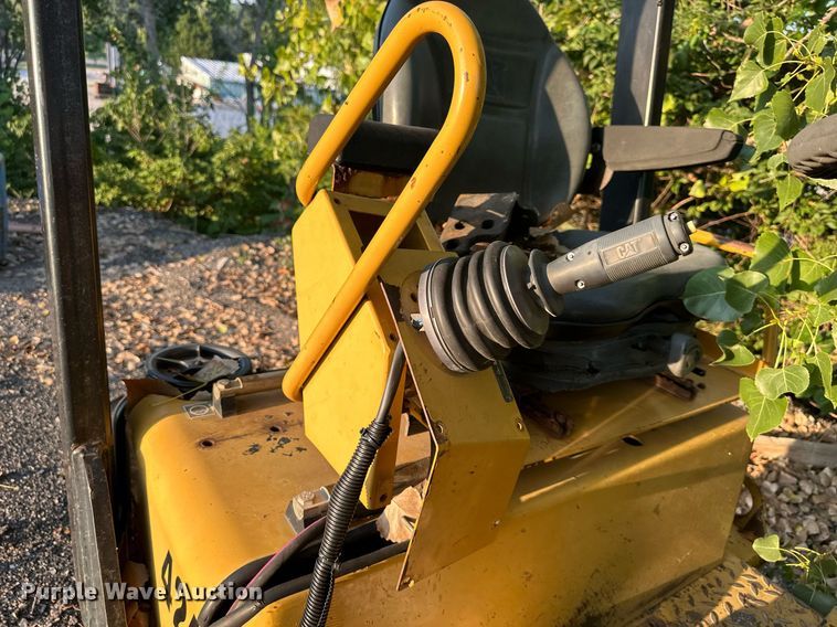 image for item EJ7212 2004 Caterpillar CB-224E double drum vibratory roller