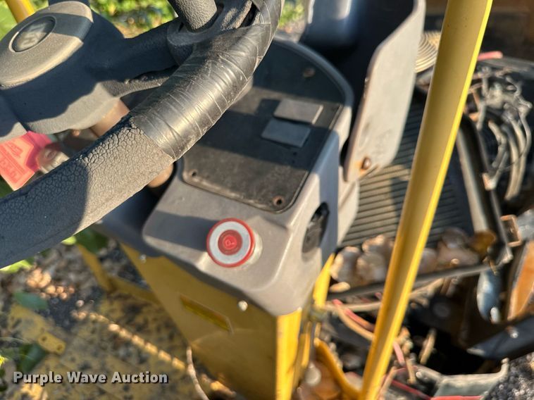 image for item EJ7212 2004 Caterpillar CB-224E double drum vibratory roller