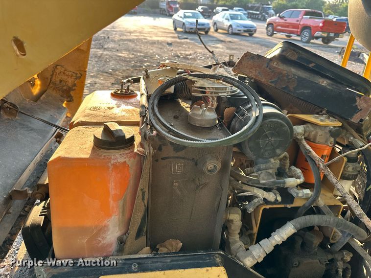 image for item EJ7212 2004 Caterpillar CB-224E double drum vibratory roller