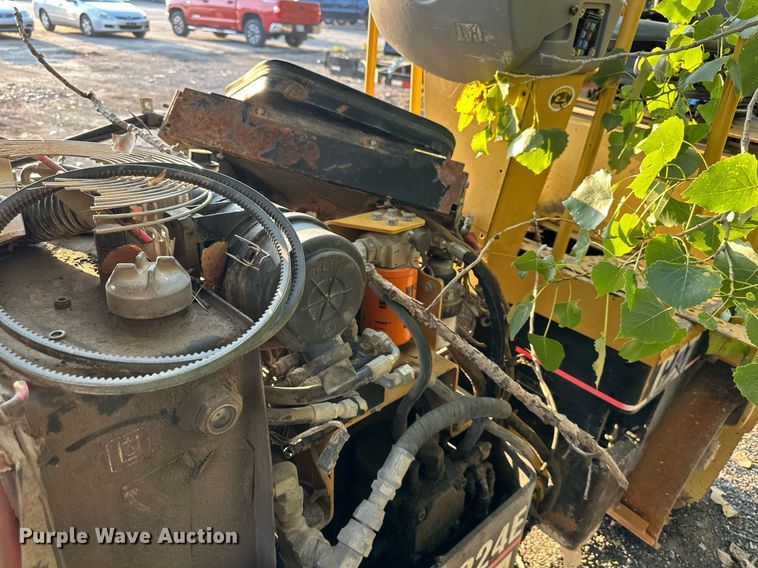 image for item EJ7212 2004 Caterpillar CB-224E double drum vibratory roller