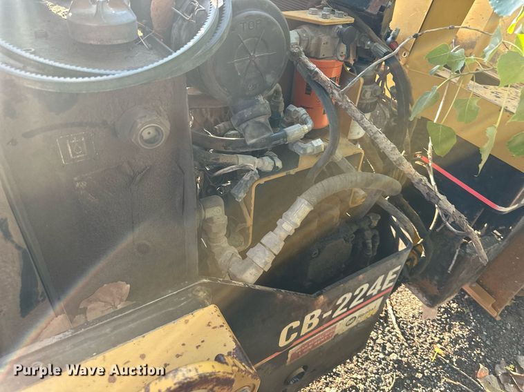 image for item EJ7212 2004 Caterpillar CB-224E double drum vibratory roller