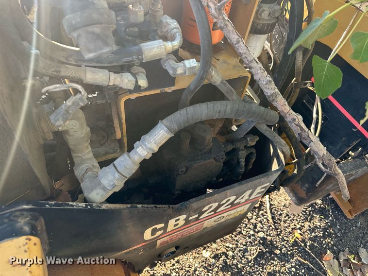 image for item EJ7212 2004 Caterpillar CB-224E double drum vibratory roller